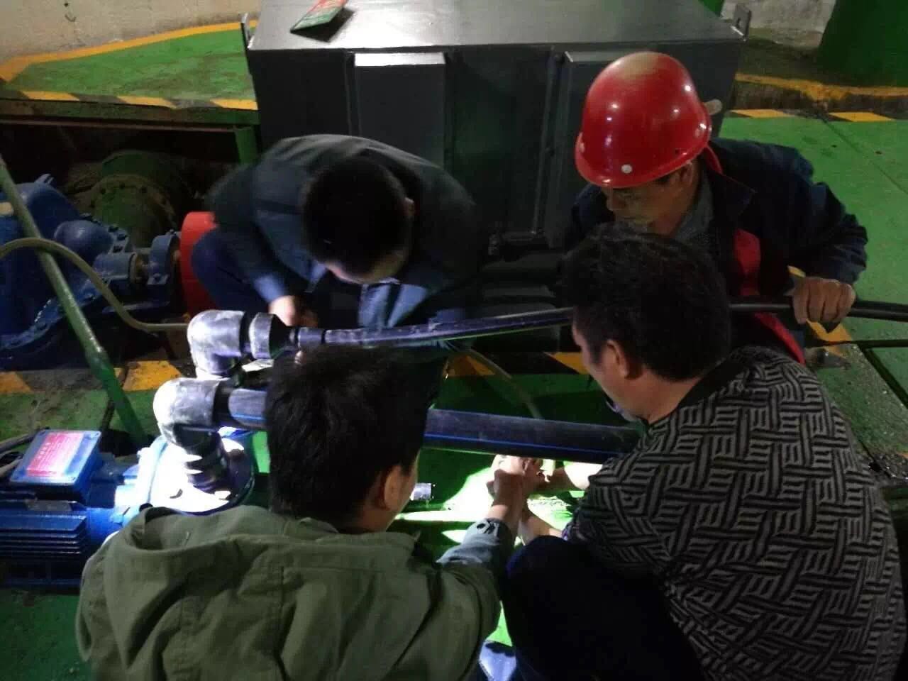 紧急启用新建取水管 攻克低水位取水难题