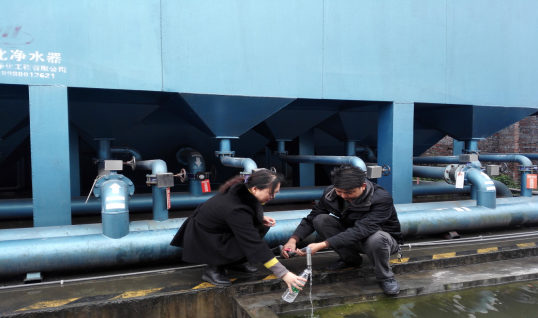 撸起袖子加油干 团结协作暖人心