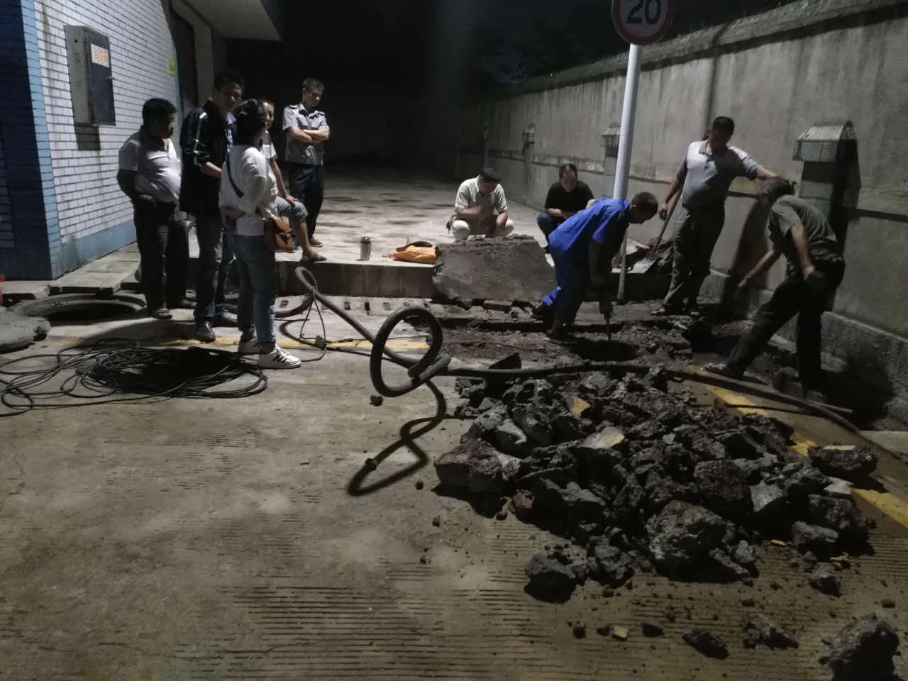 昼夜抢修 保证水质达标