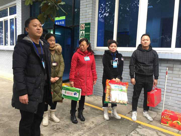 集团公司领导大年三十到一水厂 慰问一线职工