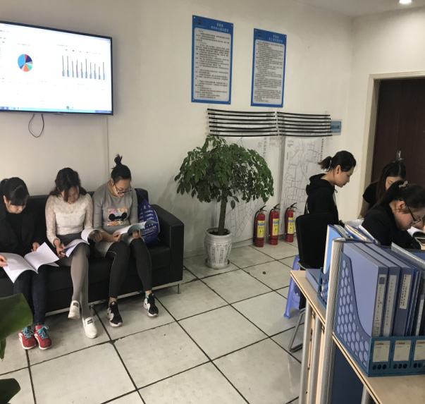 营销部呼叫中心积极开展集体学习共成长