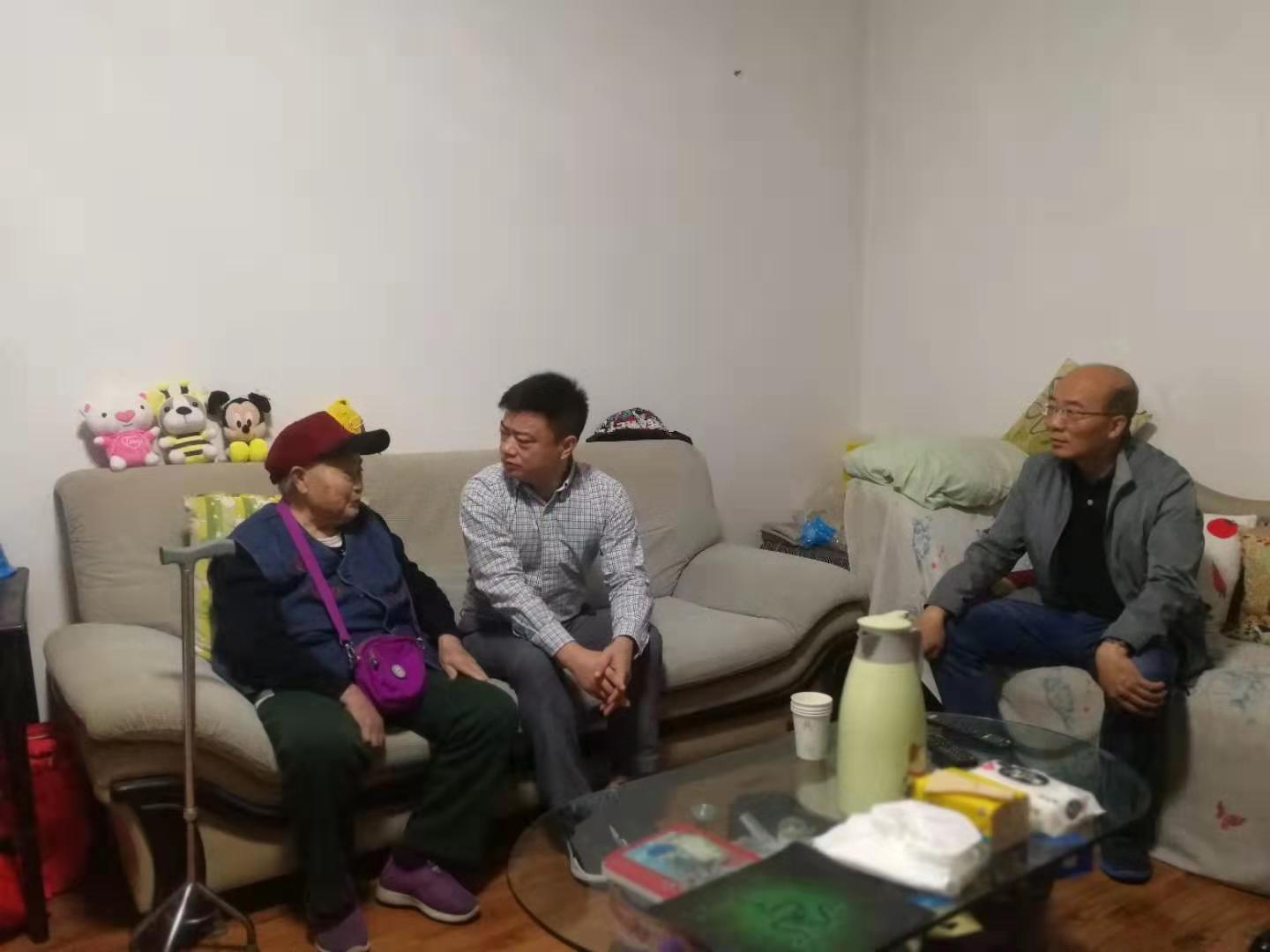 慰问英雄家属  送上节日问候