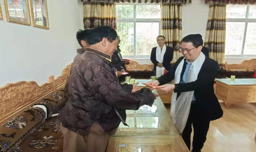 千里慰问送温暖 真情帮扶助振兴 ——集团公司到新龙县开展帮扶慰问活动