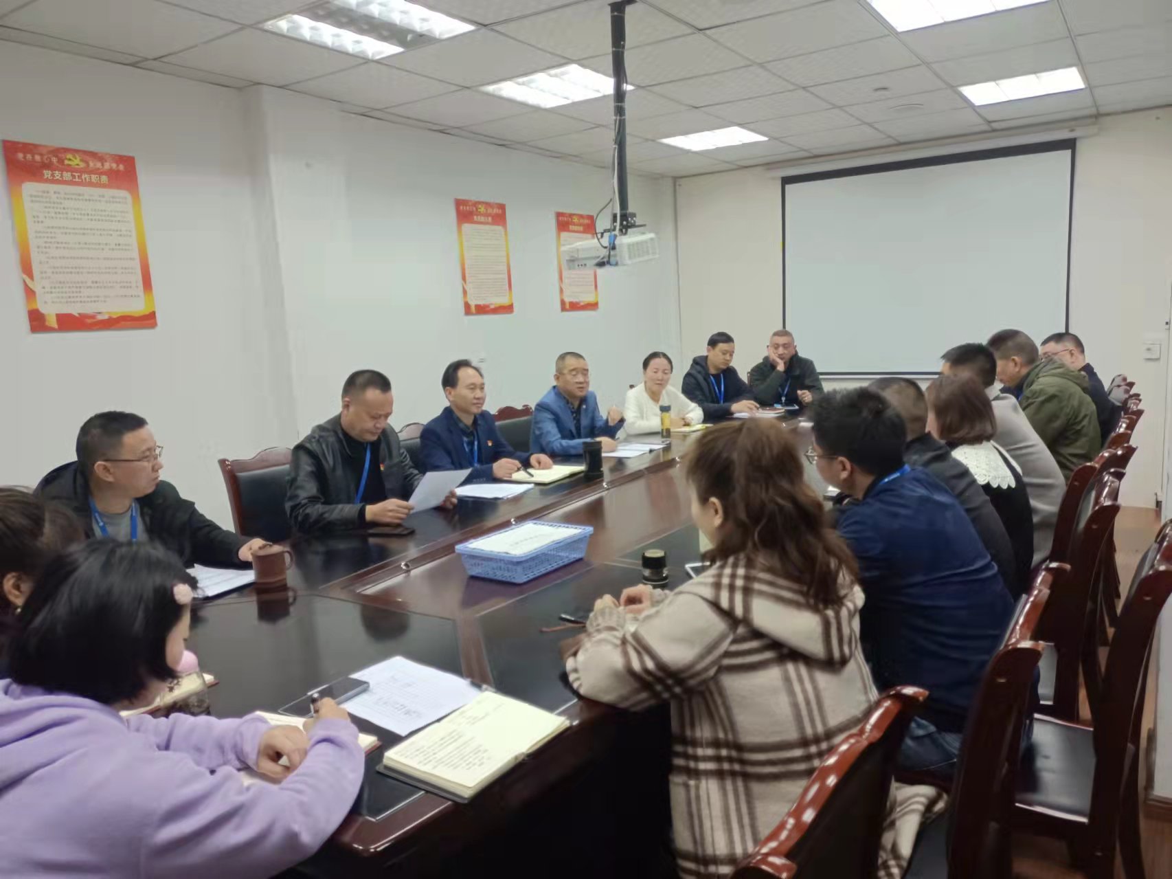 建恒支部召开党员(扩大)会专题学习市第六次党代会精神